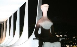 Estátua da Justiça na frente do STF