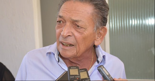 Ex-prefeito de Picos é multado pelo TCE-PI por realizar licitações milionárias após derrota eleitoral
