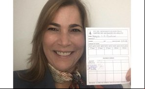 Capitã Cloroquina é vacinada contra o Covid-19