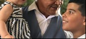 Estefan Coelho com os netos Heitor (9 anos) e Ísis (9 meses)