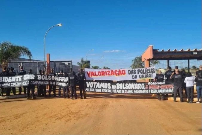 Polícias Penais Federais protestam por regulamentação da carreira (Foto: Divulgação/Sindapef/DF) Polícias Penais Federais protestam por regulamentação da carreira (Foto: Divulgação/Sindapef/DF)