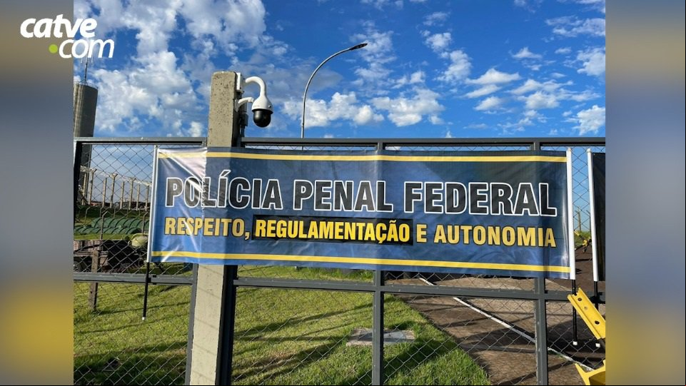 Protesto pela criação da Polícia Penal Federal (Foto: Reprodução/jtnews-br.piauiconectado.com) Protesto pela criação da Polícia Penal Federal (Foto: Reprodução/jtnews-br.piauiconectado.com)