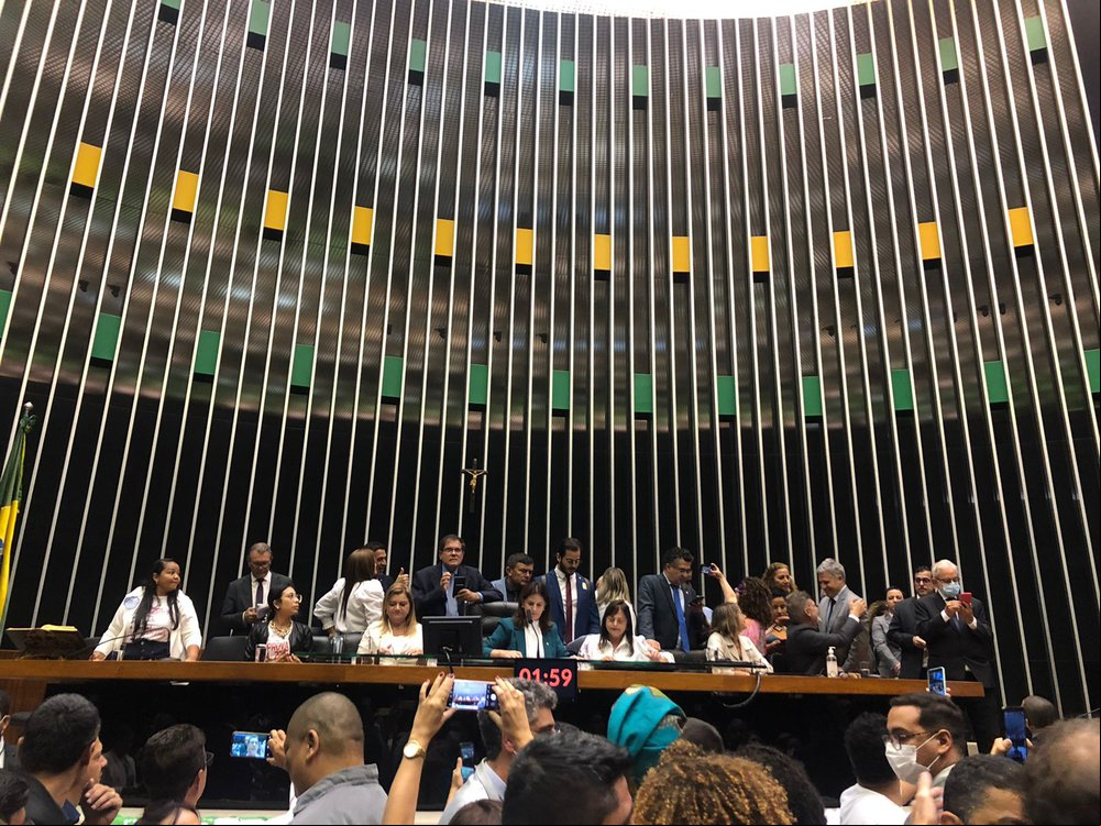 Piso salarial da enfermagem é aprovado na Câmara dos Deputados (Foto: Grazi Mantovaneli/JTNEWS) Piso salarial da enfermagem é aprovado na Câmara dos Deputados (Foto: Grazi Mantovaneli/JTNEWS)
