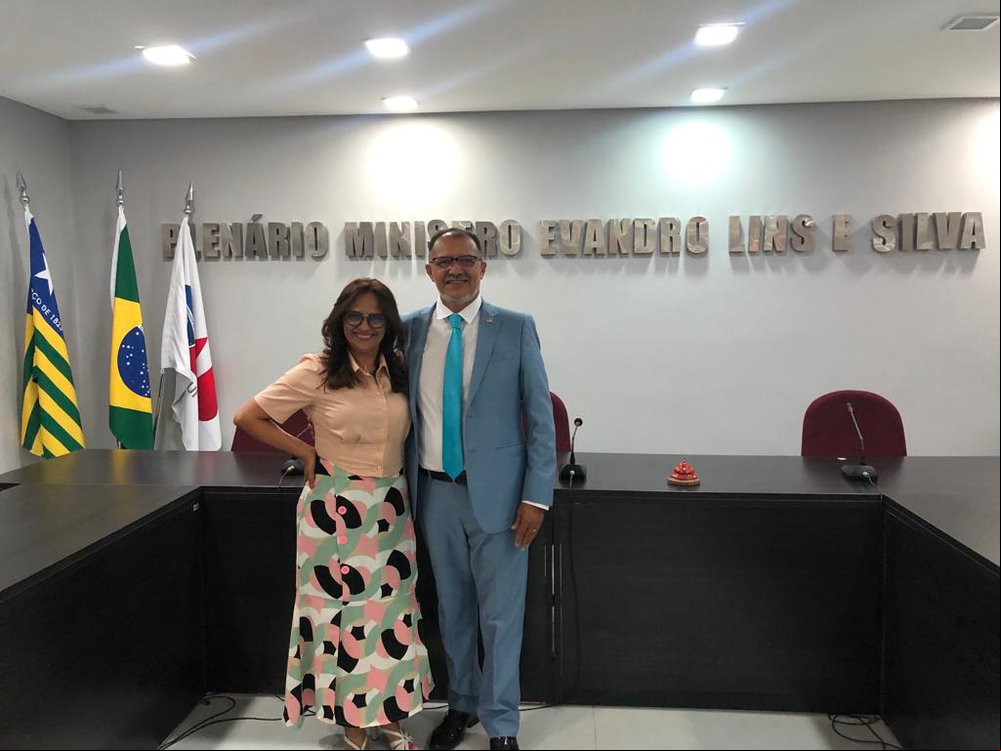 Advogado Jacinto Teles ao lado de sua esposa Francisca Teles (Foto: Laís Vitória/JTNEWS) Advogado Jacinto Teles ao lado de sua esposa Francisca Teles (Foto: Laís Vitória/JTNEWS)