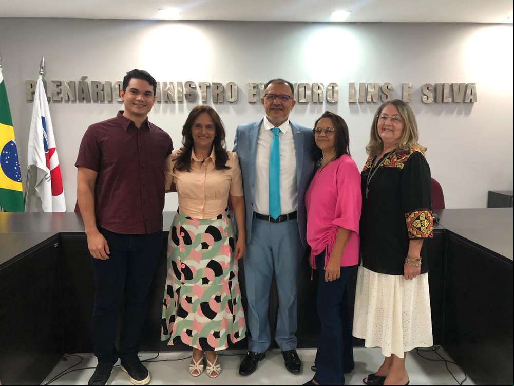 Advogado Jacinto Teles e família durante posse da Comissão de Estudos Constitucionais da OAB-PI em Teresina (Foto: Laís Vitória/JTNEWS) Advogado Jacinto Teles e família durante posse da Comissão de Estudos Constitucionais da OAB-PI em Teresina (Foto: Laís Vitória/JTNEWS)
