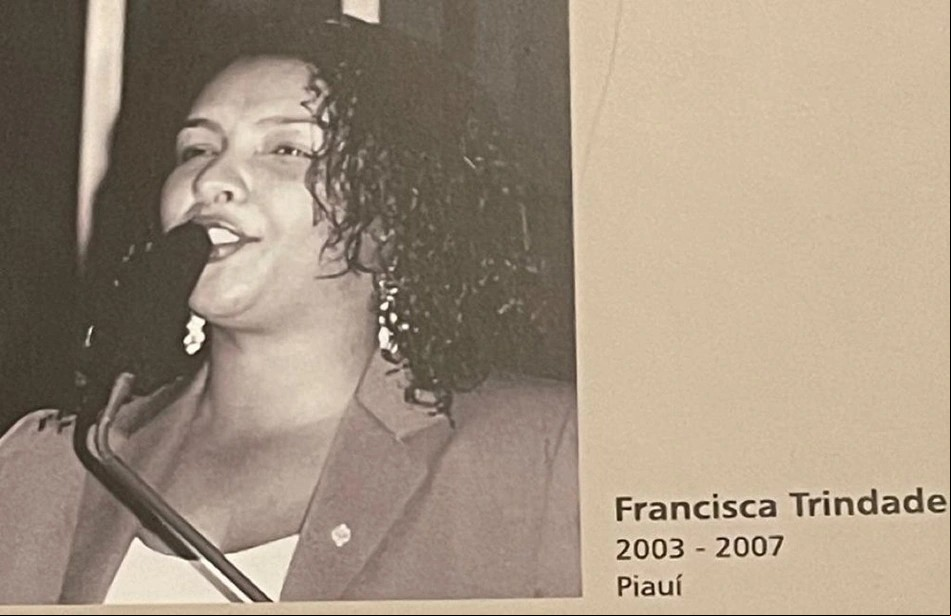Deputada Francisca Trindade em registro na Galeria de Fotos da Câmara dos Deputados