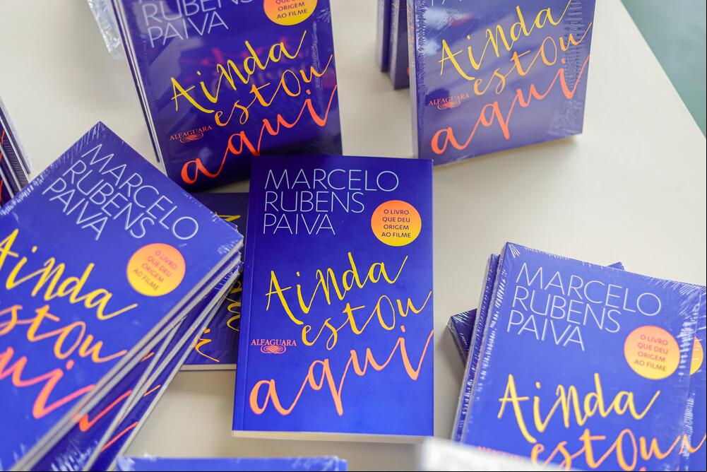 Seduc entrega os primeiros exemplares do livro “Ainda Estou Aqui” às escolas da rede estadual